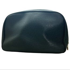 Louis Vuitton taiga Pouch